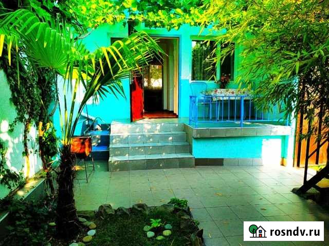 Коттедж 26 м² на участке 1 сот. в аренду посуточно в Алуште Алушта - изображение 1