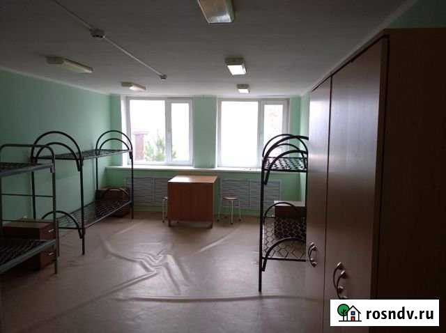 Комната 20 м² в > 9-ком. кв., 2/2 эт. в аренду посуточно в Нижневартовске Нижневартовск - изображение 1