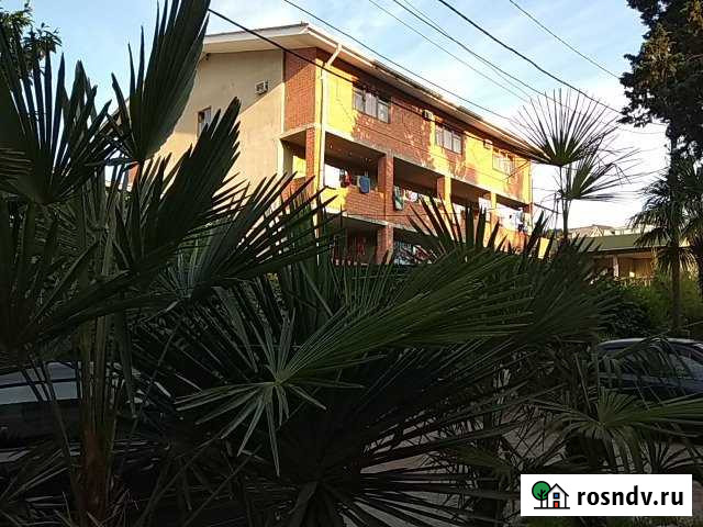 Комната 20 м² в > 9-ком. кв., 1/3 эт. в аренду посуточно в Сочи Сочи - изображение 1