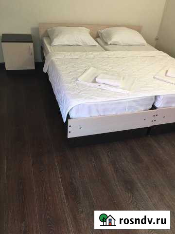 Комната 16 м² в 4-ком. кв., 2/2 эт. в аренду посуточно в Сочи Сочи - изображение 1