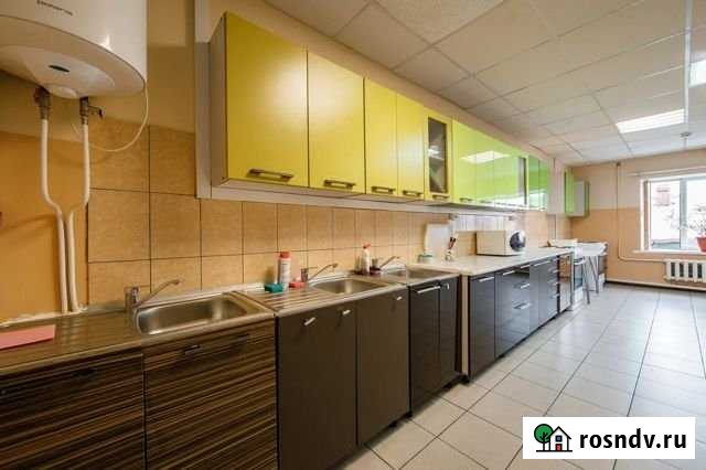 Комната 25 м² в > 9-ком. кв., 3/3 эт. в аренду на длительный срок в Санкт-Петербурге Санкт-Петербург - изображение 1