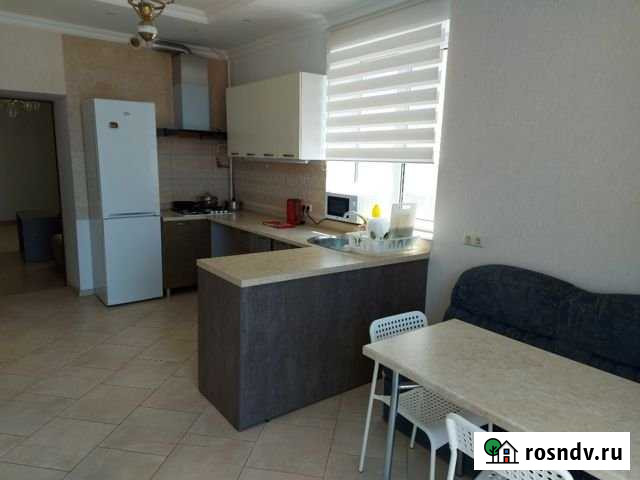 2-комнатная квартира, 65 м², 2/2 эт. в аренду посуточно в Севастополе Севастополь - изображение 1