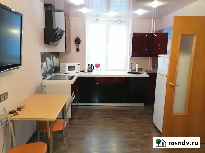 1-комнатная квартира, 50 м², 2/5 эт. в аренду посуточно в Мурманске Мурманск - изображение 1