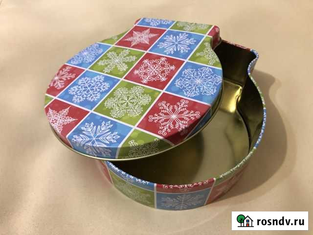 Новогодняя коробка металлическая Дубна - изображение 1