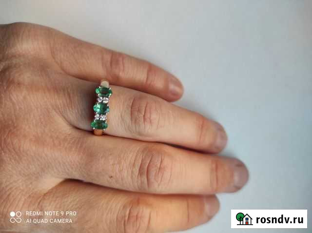 Золотое кольцо с бриллиантами и изумрудами Курск - изображение 1