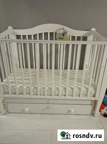 Детская кроватка с маятником и ящиком Рязань - изображение 1