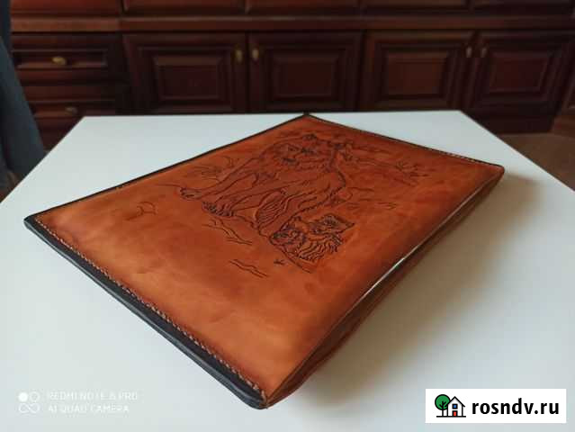 Чехол для ноутбука натуральная кожа Волчица Коммунарка - изображение 1