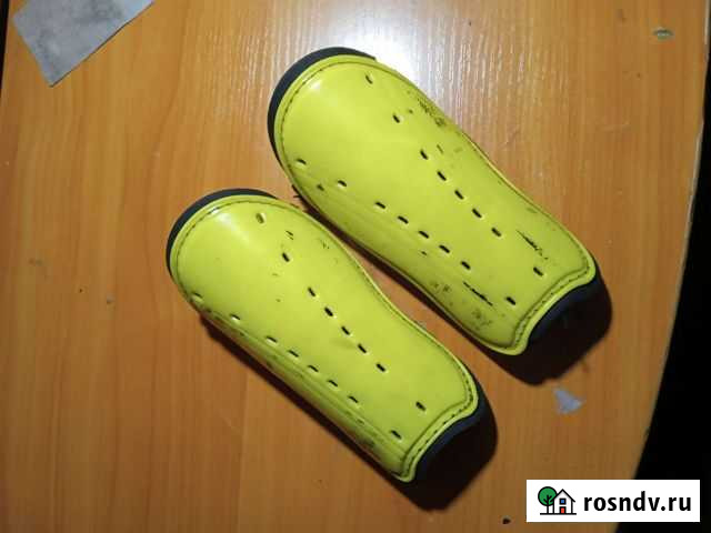 Футбольные щитки Мурманск - изображение 1