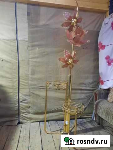 Напольный светильник со стойкой для цветов Белоозёрский - изображение 1