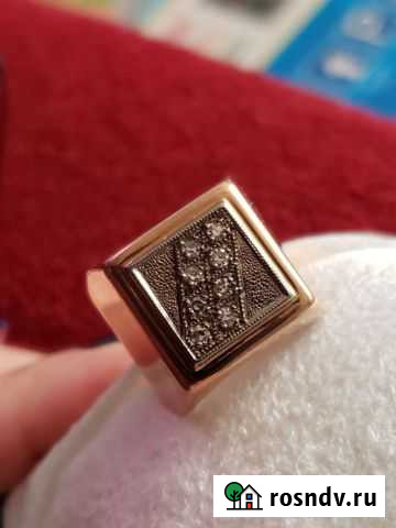 Золотая печатка с бриллиантами кольцо Смоленск - изображение 1