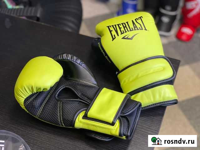 Боксерские перчатки Everlast powerlock pu 2 Томск - изображение 1