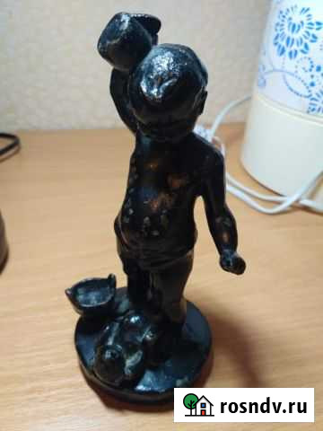 Мальчик с кружкой. Статуэтка, чугун Екатеринбург - изображение 1
