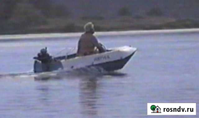 Лодка Романтика с рулевым управлением и бонусом Калуга - изображение 1