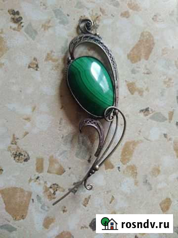 Брошь винтажная с малахитом Волжский - изображение 1