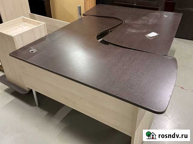 Стол офисный б/у 160х160 3 шт Махачкала - изображение 1