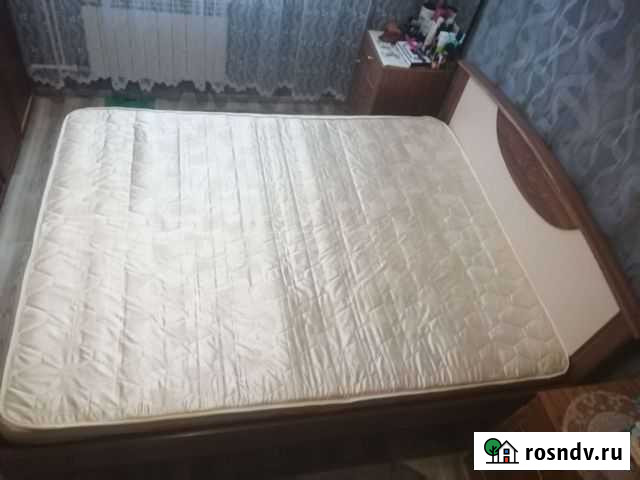 Кровать двухспальная с матрасом бу Соликамск - изображение 1