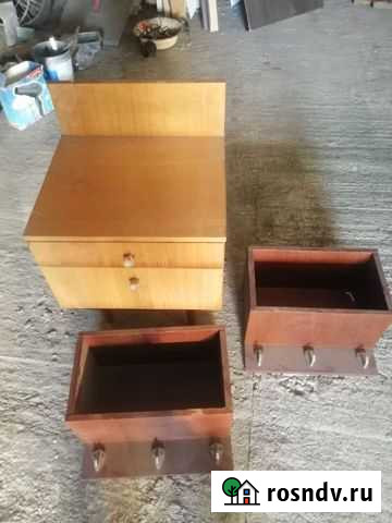 Тумба прикроватная, и две полочки к ней Белогорск - изображение 1
