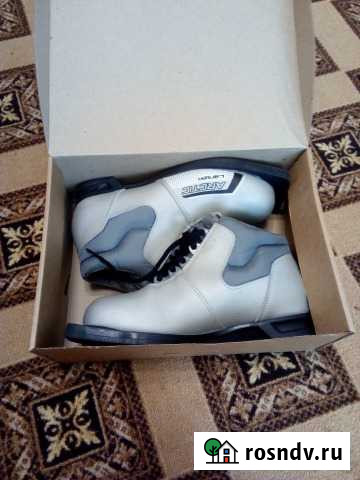 Ботинки лыжные 37 размер Строитель - изображение 1