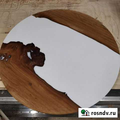 Круглый стол с рекой из карагача Челябинск - изображение 1