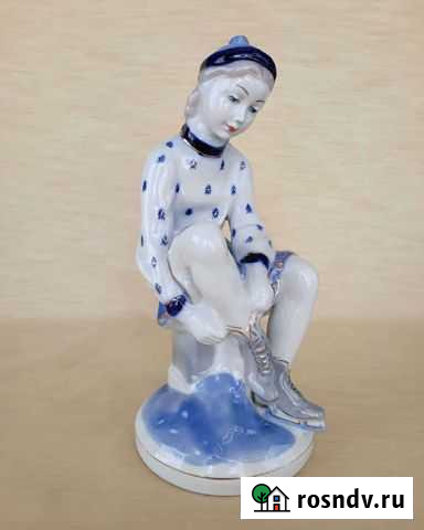 Фарфоровая статуэтка Конькобежка-фигуристка Серпухов - изображение 1