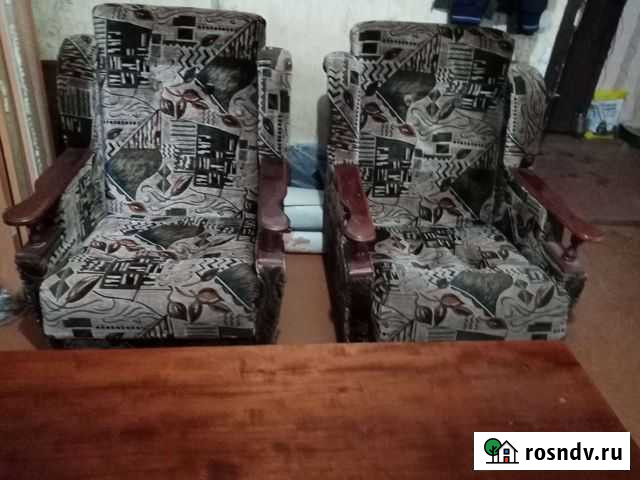 Кресла два и столик Угловское - изображение 1
