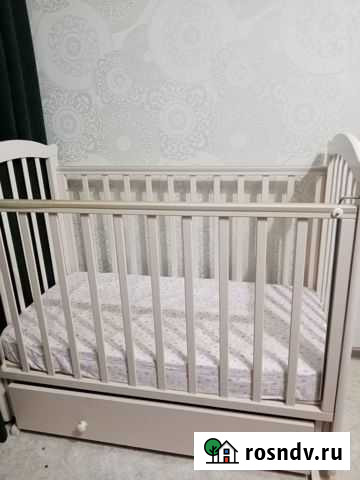 Детская кроватка с маятником Омск - изображение 1