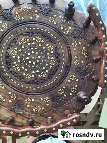 Столик резной из красного дерева на колесах Индия Киров - изображение 1