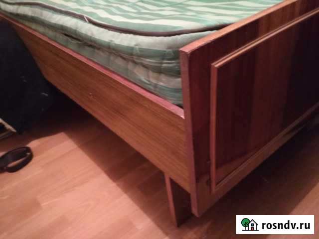 Продам деревянную кровать на пружинном матраце Евпатория - изображение 1