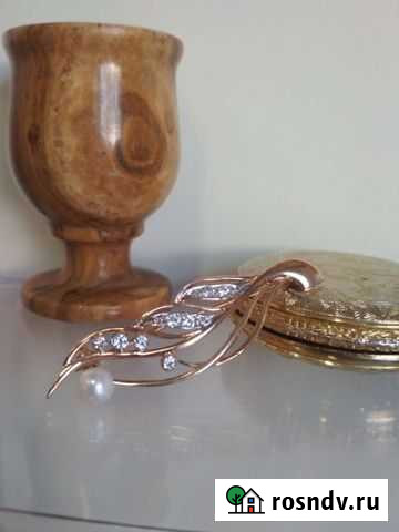 Золотая брошь с жемчугом и фианитами Кстово - изображение 1