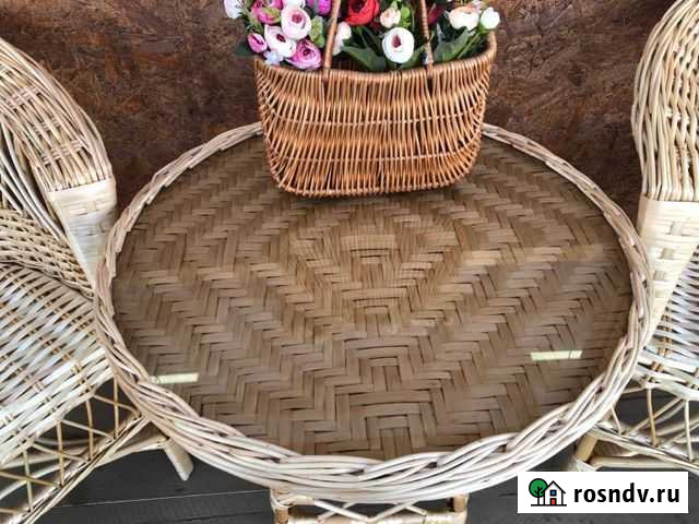 Новый плетеный столик со стеклом ручной работы Нижний Новгород - изображение 1