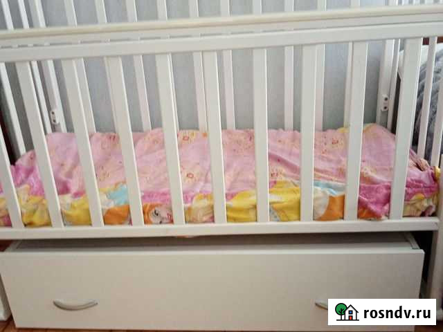 Детская кроватка с маятником и ящиком Барнаул - изображение 1