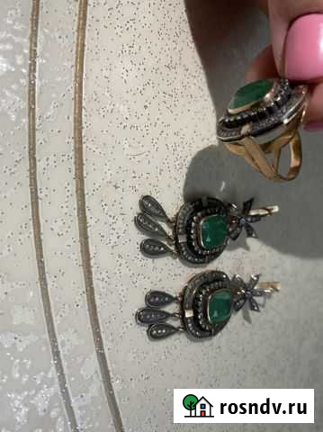 Бриллианты с изумрудом комплект Сургут - изображение 1