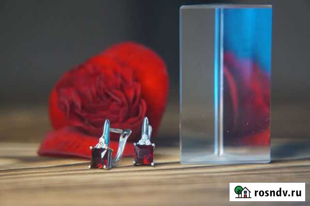 Серебряные серьги с гранатом и фианитами Нижний Новгород - изображение 1