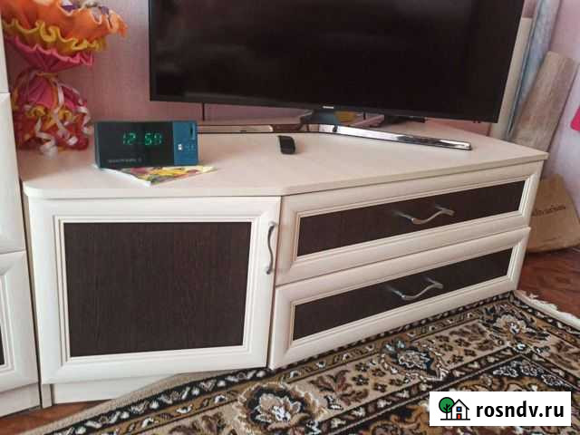 Тумба под телевизор белая бу, в отличном состоянии Железногорск - изображение 1