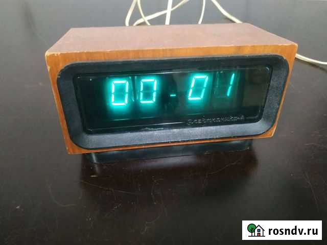 Часы настольные Электроника 4, СССР, 1984 Волжский - изображение 1