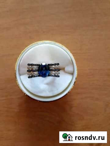Золотой гарнитур кольцо и серьги с сапфирами Покровка - изображение 1