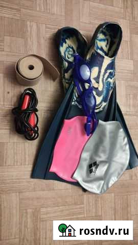 Ласты,очки,две шапки для плавания,а также жгут и с Старый Оскол - изображение 1