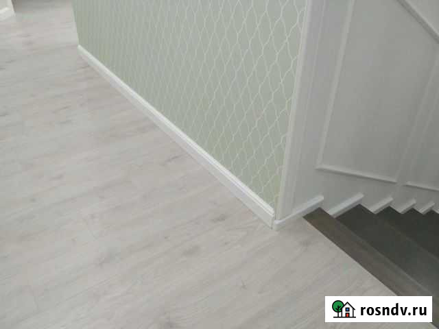 Монтаж напольного плинтуса Саратов - изображение 1