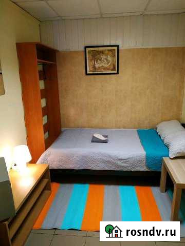 Комната 10 м² в 8-ком. кв., 1/3 эт. в аренду посуточно в Перми Пермь - изображение 1