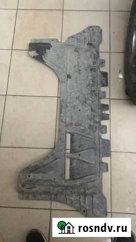 Пыльник моторного отсека центральный бу 5Q0 825 23 Обухово - изображение 1