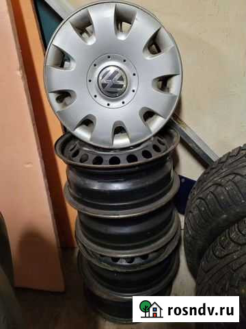 Диски r15 с оригинальными колпаками Кириши - изображение 1