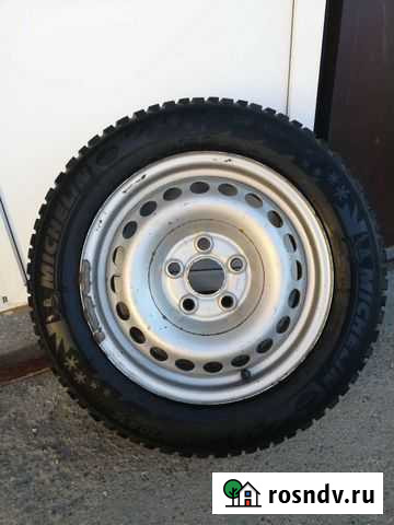 Продаётся шипованное колесо с диском Черкесск - изображение 1