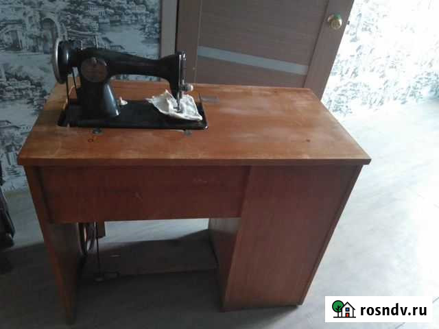 Продам швейную машину с тумбой Благовещенск - изображение 1