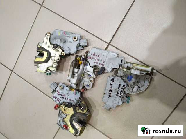 Замок двери дверной Ниссан Примера P11 Вятские Поляны - изображение 1