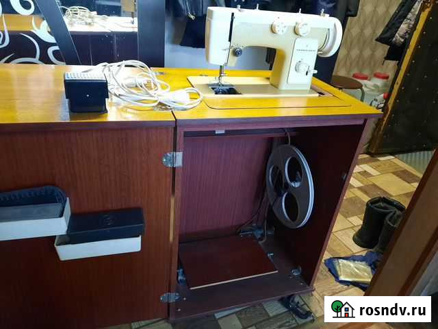 Швейная машина Чайка 142м с тумбочкой Чита - изображение 1