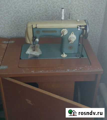 Швейная машинка Чайка ножная с тумбой Бийск - изображение 1
