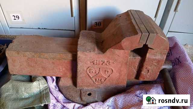 Тиски слесарные СССР 1973 Фрязино - изображение 1