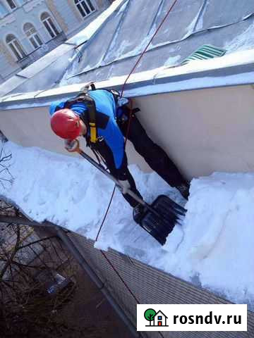 Уборка и чистка снега с крышь Санкт-Петербург - изображение 1