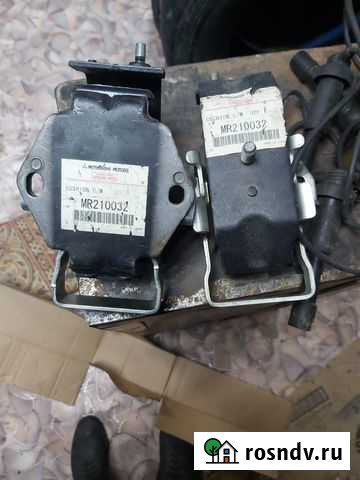 Подушка (опора двигателя оригинал Японец) мицубиси Пангоды - изображение 1