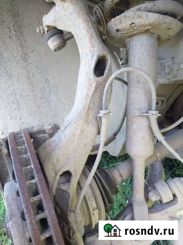 Поворотный кулак на ауди А8 95год Большие Колпаны - изображение 1